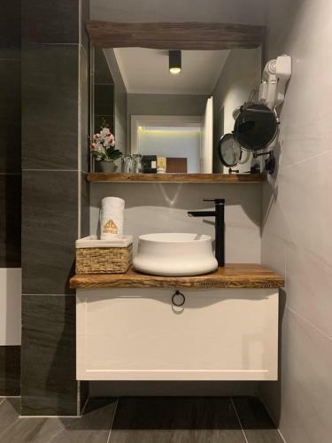 Ardit Dyla Hotels