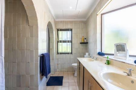 Beach Villa With Pool - Short Walk To The Beach
