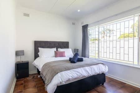 Beach Villa With Pool - Short Walk To The Beach