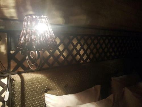 Hostal Essential Rose Room African Silhouette Country House For Essential Workers
