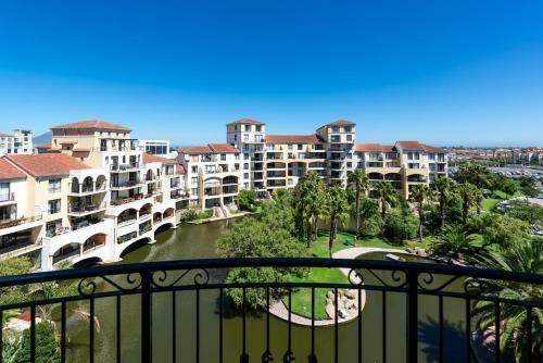 Island Club Apartments