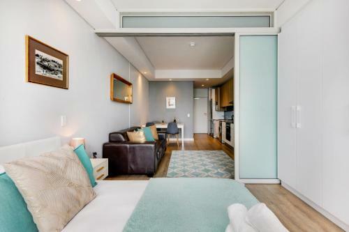 Stylish Central Apartment Near Table Mountain