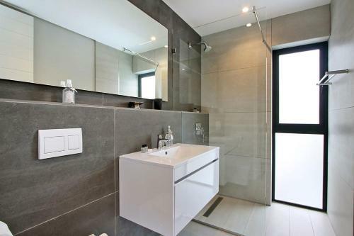 1 Bedroom Apartment At 35 On Main