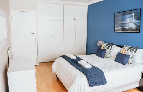 New Cumberland- Beachfront Apartment-ocean Views-wifi