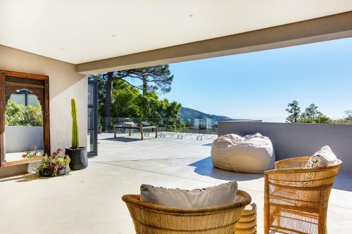 Villa Mountainside, Boho-chic Retreat With Natural Pool