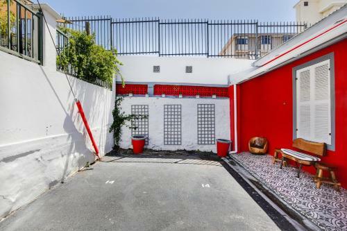 Modern Art Deco Cottage Near The Waterfront
