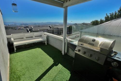 Apartamento 2 Bedroom With Harbour And Mountain Views!