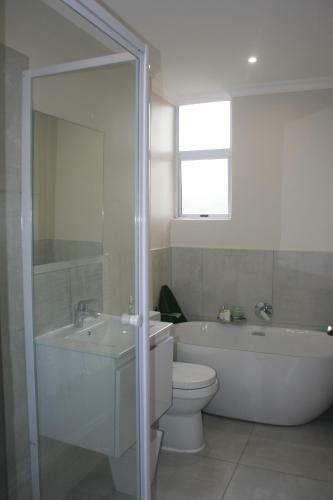 71 Sea Lodge Beachfront Apartment
