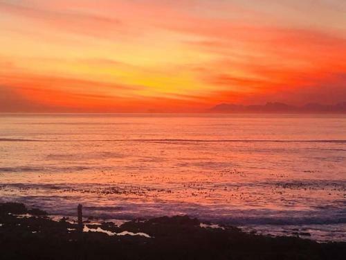 Gansbaai Seafront Holiday House - "ons C-huis"
