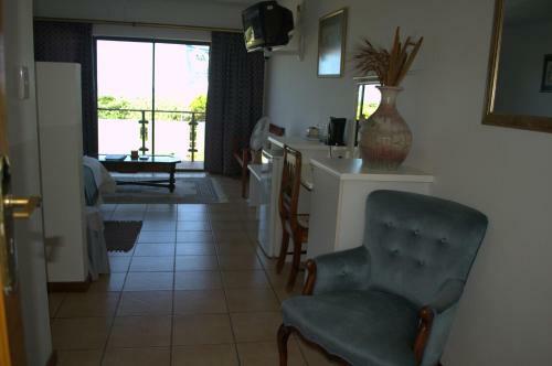 Hostal Crowned Crane