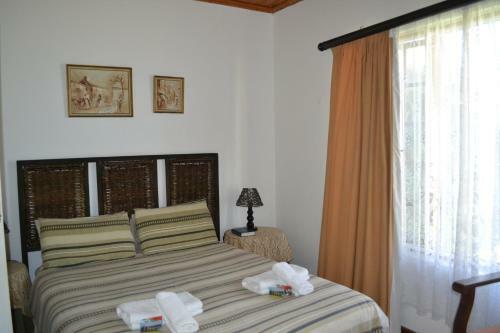 Hostal Crowned Crane