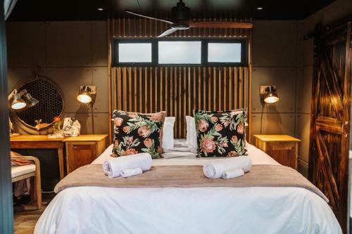 Lodge Buff & Fellow Eco Cabins