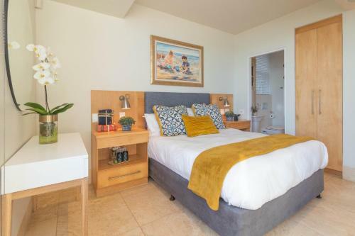 Hostal Waves Of Grace Seafront Villa