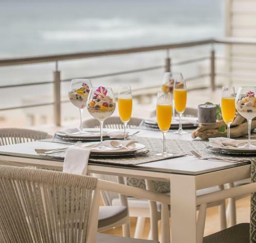 Hostal Waves Of Grace Seafront Villa
