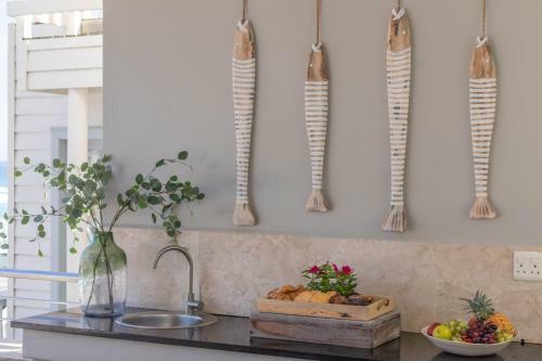 Hostal Waves Of Grace Seafront Villa