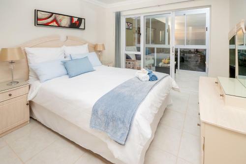 Main Beach Apartment