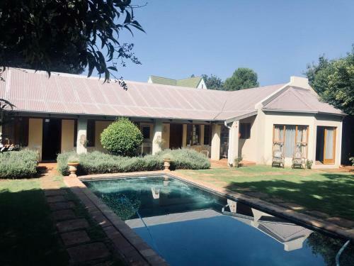 Hostal The Farmhouse Carus Gardens