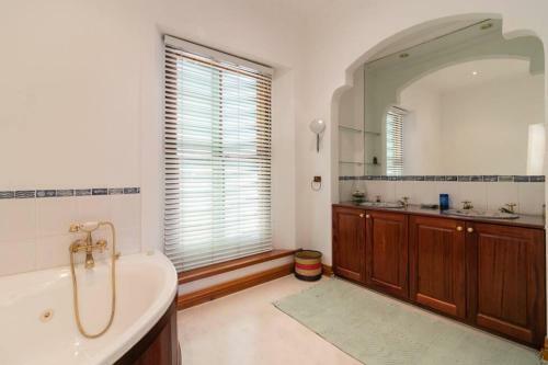Villa Knysna Tuscan Hideaway- Ef1