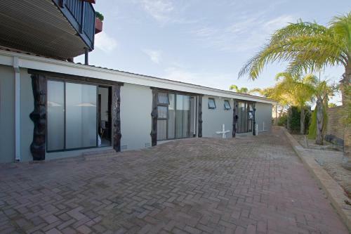 Hostal Royal Palms Guest House