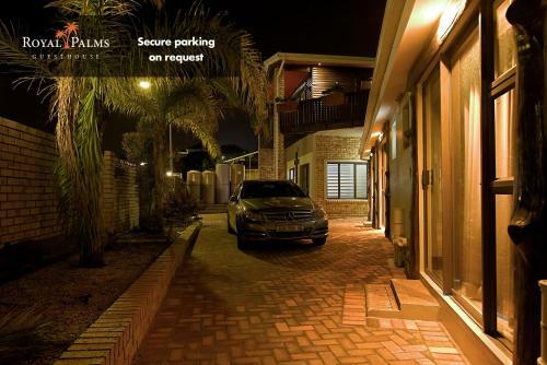 Hostal Royal Palms Guest House