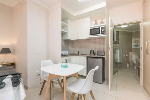 Apartamento Retro Chic Bachelor Unit 3km To Menlyn