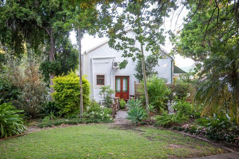 Bed & Breakfast Leo Guest House