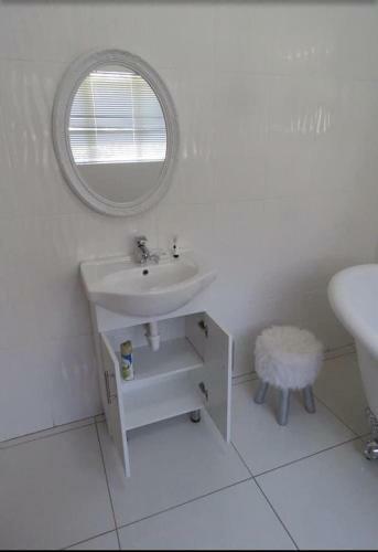 Hostal Beverley Hills Guesthouse