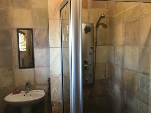 Hostal Simoni Guest House