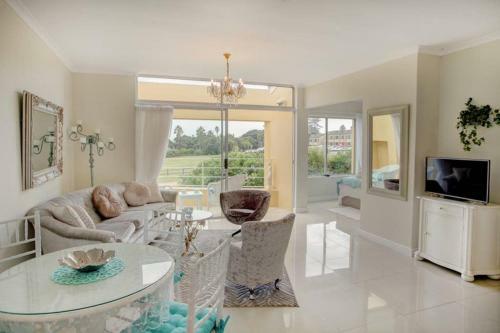 L`azur : Elegant Apartment With Sea View