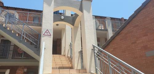 87 El De Vino Apartment