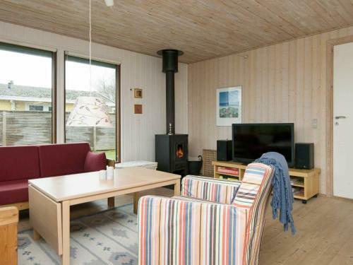Three-bedroom Holiday Home In Bjert 5