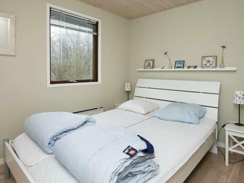 Three-bedroom Holiday Home In Bjert 5