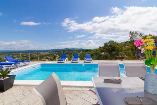 Montbarbat Villa Sleeps 6 Pool Wifi