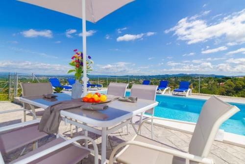 Montbarbat Villa Sleeps 6 Pool Wifi