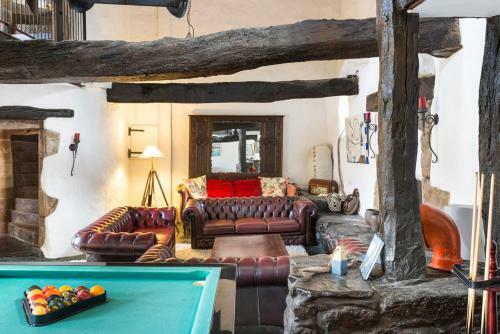 Saint-meen-le-grand Chateau Sleeps 15 Pool Air Con