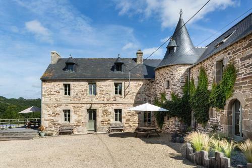 Saint-meen-le-grand Chateau Sleeps 15 Pool Air Con