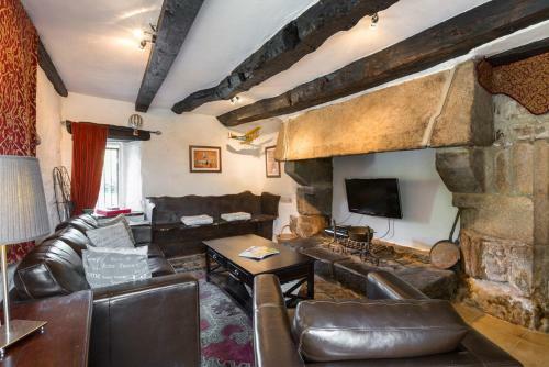 Saint-meen-le-grand Chateau Sleeps 15 Pool Air Con
