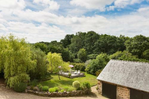 Saint-meen-le-grand Chateau Sleeps 15 Pool Air Con