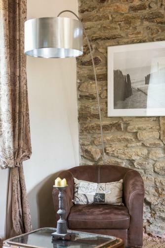 Saint-meen-le-grand Chateau Sleeps 15 Pool Air Con