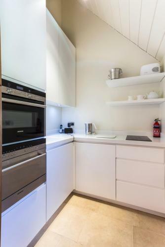 Temple Guiting Chateau Sleeps 30 Air Con Wifi