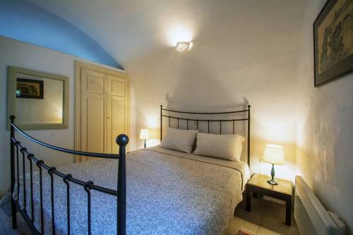 Hostal Guest House Pitsinades