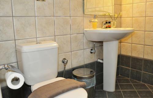 Villa Lakki Heated Round Pool Jacuzzi