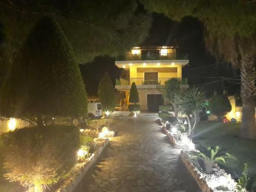 Apartamento Unwind In A Spacious Flat With Gardens Near Beach