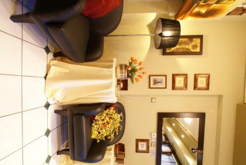 Hostal Kaloneri Rooms
