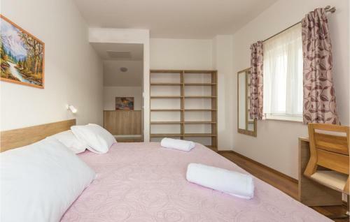 Three-bedroom Holiday Home In Lovrec