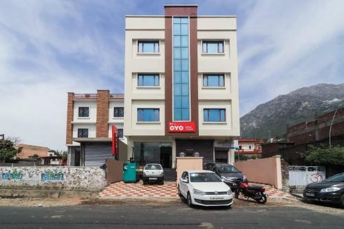Hostal Oyo 10753 Hotel Triund Regency
