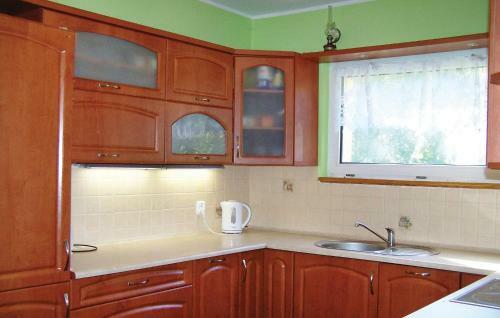 Three Bedroom Holiday Home In Sikorzyno