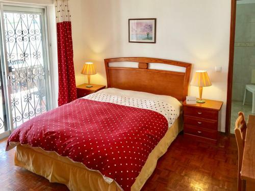 Benagil Villa Sleeps 9 Pool Wifi