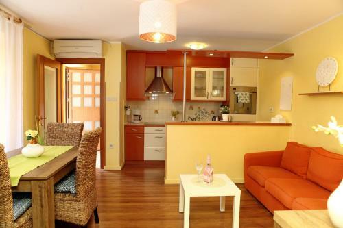 Lovely Sea View Apartments Bj