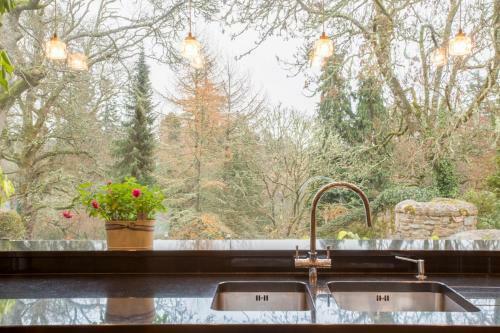 Gidleigh Chateau Sleeps 14 Pool Wifi
